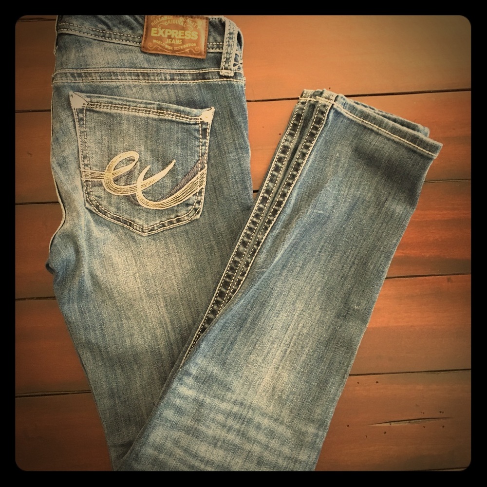 Express Skinny Stella Low Rise size 4 Short.